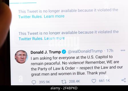 San Pietroburgo, Russia - 7 gennaio 2021: twitter di Donald Trump su smartphone. Foto Stock