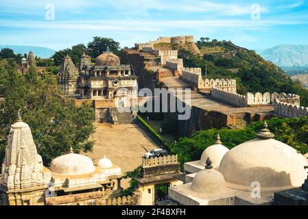 Vista aerea di una porzione del muro di Kumbhalgarh in rajasthan, india Foto Stock