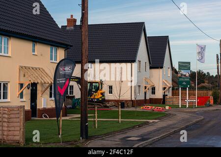 Woodbridge, Suffolk, Regno Unito Gennaio 17 2021: Esempio delle nuove case costruite nel piccolo villaggio di Suffolk, sviluppo di nuove abitazioni. Foto Stock