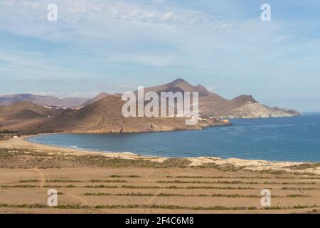 La spiaggia sabbiosa di Genoveses all'interno del Cabo de Gata National Parco vicino Almeria Ain Spagna Foto Stock