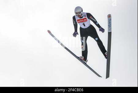 Klingenthal, Germania. 20 Marzo 2021. Sci nordico/nordico combinato: Coppa del mondo, individuale, grande collina/10 km, uomini, in Vogtlandarena. Martin Hahn dalla Germania salta dalla grande collina. Credit: Jan Woitas/dpa-Zentralbild/dpa/Alamy Live News Foto Stock