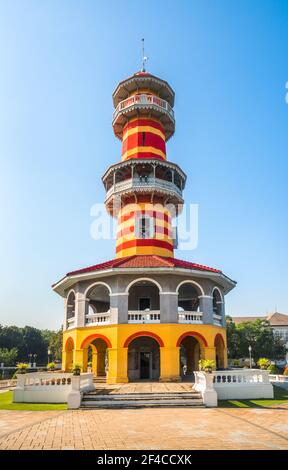 Torre Withun Thasana o il Sage Lookout nel Palazzo reale di Bang Pa-in o il Palazzo Estivo nella Provincia di Ayutthaya, Thailandia Foto Stock