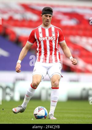 Stoke City's Danny Batth durante la partita del campionato Sky Bet allo stadio bet365, Stoke-on-Trent. Data immagine: Sabato 20 marzo 2021. Foto Stock