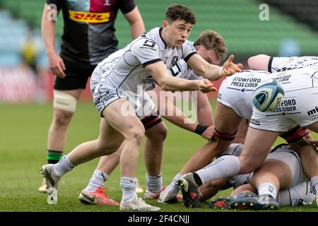 LONDRA, INGHILTERRA. 20 MARZO: Charlie Chapman di Gloucester passa la palla durante la partita della Gallagher Premiership tra Harlequins e Gloucester Rugby a Twickenham Stoop, Londra, sabato 20 Marzo 2021. (Credit: Juan Gasparini | MI News) Credit: MI News & Sport /Alamy Live News Foto Stock