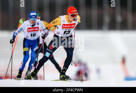 Klingenthal, Germania. 20 Marzo 2021. Sci nordico/nordico combinato: Coppa del mondo, individuale, grande collina/10 km, uomini, a Vogtlandarena in Klingenthal. Eric Frenzel dalla Germania sci in pista. Credit: Jan Woitas/dpa-Zentralbild/dpa/Alamy Live News Foto Stock