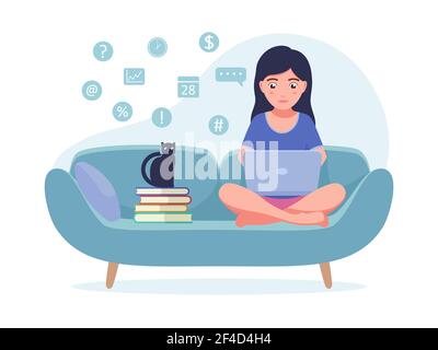 Ragazza seduta sul divano con un computer portatile. Giovane bella ragazza freelance che lavora a casa al suo portatile. Illustrazione vettoriale isolata su bianco, piatta sty Illustrazione Vettoriale