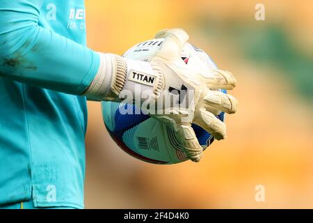 Norwich, Norfolk, Regno Unito. 20 marzo 2021; Carrow Road, Norwich, Norfolk, Inghilterra, Campionato di calcio della Lega inglese, Norwich contro Blackburn Rovers; i guanti indossati da Thomas Kaminski di Blackburn Rovers Credit: Action Plus Sports Images/Alamy Live News Foto Stock