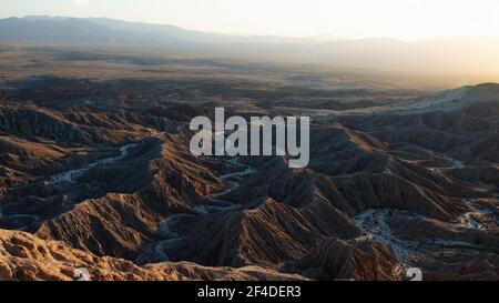 Vista aerea del paesaggio montano da Font's Point al tramonto, Anza Borrego Desert state Park, California, USA Foto Stock