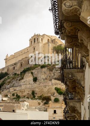 Balconi barocchi di Scicli Foto Stock