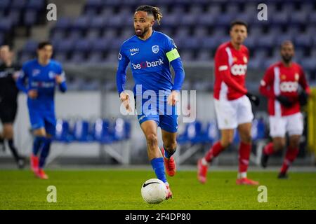 GENK, BELGIO - MARZO 19: Theo Bongonda del KRC Genk durante la partita della Jupiler Pro League tra KRC Genk e Standard de Liege alla Cristal Arena a Mar Foto Stock