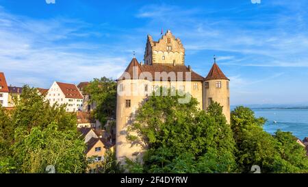 Castello di Meersburg a Baden-Wurttemberg, Germania, Europa. E' un punto di riferimento medievale della citta' di Meersburg. Paesaggio del Lago di Costanza o Bodensee con tedesco Foto Stock