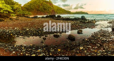 Tramonto su Koki Beach, Koki Beach Park, Hana, Maui, Hawaii, STATI UNITI Foto Stock