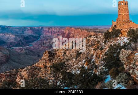 Il Desert Watchtower si trova sul bordo del Grand Canyon, Grand Canyon National Park, Arizona, Stati Uniti Foto Stock