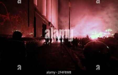 Kiev, Ucraina. 20 Marzo 2021. KIEV, UCRAINA - 20 MARZO 2021 - il non può sentire? Vedrai! il rally si tiene nel compleanno dell'ex leader del settore di destra nella Regione Odesa Serhii Sternenko si svolge fuori dall'Ufficio del Presidente, Kyiv, capitale dell'Ucraina. Credit: Ukrinform/Alamy Live News Foto Stock