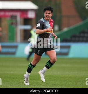 Marcus Smith di Harlequins in azione durante la partita di rugby della Gallagher Premiership tra Harlequins e Gloucester al Twickenham Stadium di Twickenham, Regno Unito, il 20 marzo 2021. Foto di Ken Sparks. Solo per uso editoriale, è richiesta una licenza per uso commerciale. Nessun utilizzo nelle scommesse, nei giochi o nelle pubblicazioni di un singolo club/campionato/giocatore. Foto Stock