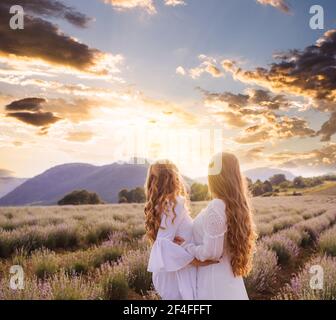 Amicizia duratura e forte tra due donne Foto Stock