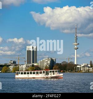 Tourboat sul lago Alster, Amburgo, Germania Foto Stock