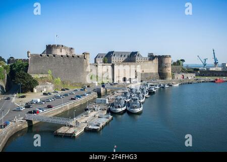 Porto navale e fortezza, Brest Musee-Chateau National de la Marine, Brest, Bretagna, Francia Foto Stock