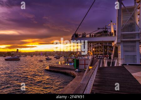 Sliema città di Malta, lungomare di Tigne Point e punto panoramico al crepuscolo Foto Stock