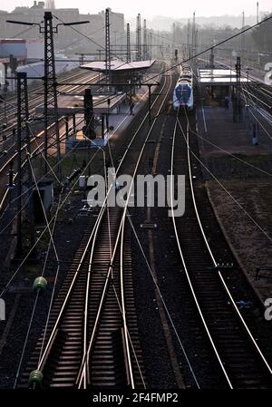 Treno locale di stazione Oberbarmen, Wuppertal, Bergisches Land, Nord Reno-Westfalia, Germania Foto Stock