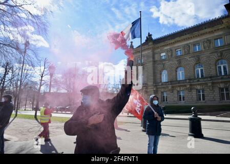 Dimostrazione contro la legge sulla sicurezza globale. Diversi movimenti e organizzazioni hanno marciato per le strade di Strasburgo per denunciare le leggi liberticide. 20 marzo 2021, a Strasburgo, Francia nordorientale. Foto di Nicolas Roses/ABACAPRESS.COM Foto Stock