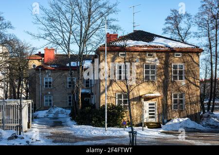 Laajalahdentie 10. Edificio vuoto, originariamente un edificio residenziale, più tardi un vivaio e un ufficio pastorale. Distretto di Munkkiniemi, Helsinki, Finlandia. Foto Stock