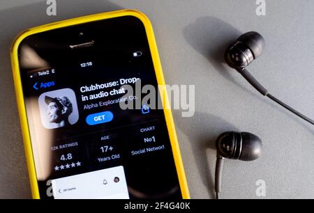17 febbraio 2021, Mosca, Russia. Applicazione di social network clubhouse sullo schermo di un telefono cellulare. Foto Stock