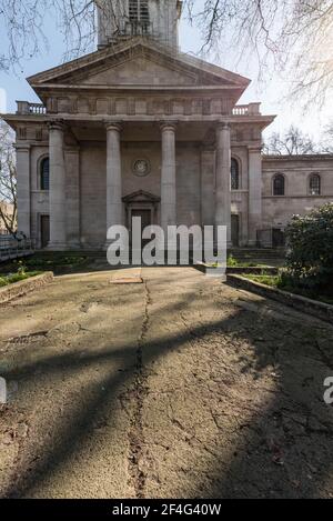 La chiesa di St Leonard, Shoreditch, Londra citata nella filastrocca 'arance e limoni' Foto Stock