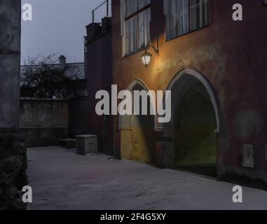 Slavonice città vecchia in inverno neve gelosa mattina con colore cielo blu Foto Stock