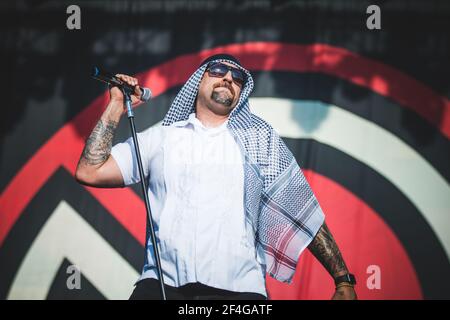 ITALIA, FIRENZE 2017: B-Real, rapper/cantante del super gruppo rap/rock americano Profeti del Rage (composto da membri di Rage Agaims the Machine, Cypress Hill e Public Enemy), esibendosi dal vivo sul palco. Foto Stock