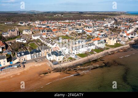 Veduta aerea del villaggio di Elie sul Neuk Est di Fife, in Scozia, Regno Unito Foto Stock