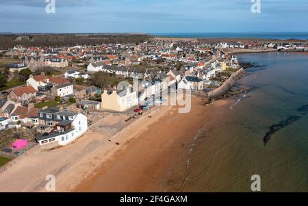 Veduta aerea del villaggio di Elie sul Neuk Est di Fife, in Scozia, Regno Unito Foto Stock