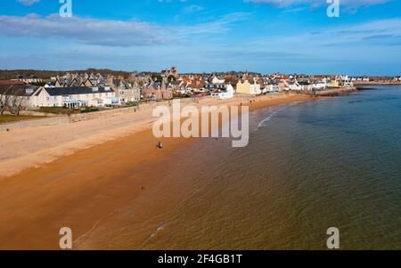 Vista aerea della spiaggia di Elie sul Neuk Est di Fife, in Scozia, Regno Unito Foto Stock