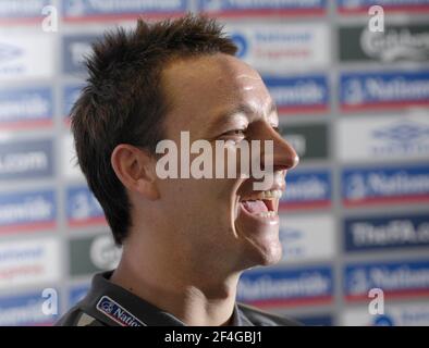 FORMAZIONE IN INGHILTERRA A LONDON COLNEY 7/9/2007. CAPITAN JOHN TERRY. IMMAGINE DAVID ASHDOWN Foto Stock