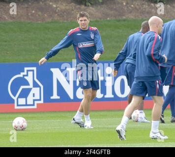 FORMAZIONE IN INGHILTERRA A LONDON COLNEY 7/9/2007. STEVEN GERRARD. IMMAGINE DAVID ASHDOWN Foto Stock