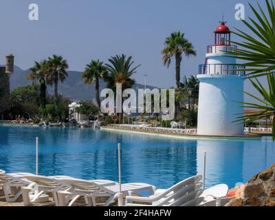 Ceuta, Spagna - 14 settembre 2007: Vista di una delle piscine nel Mediterraneo Maritime Park, uno splendido luogo di svago creato da Cesar Manrique. Foto Stock