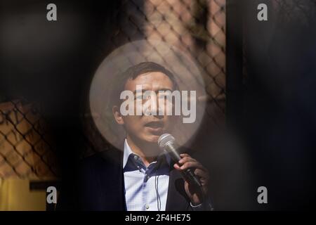 New York City, Stati Uniti. 20 Marzo 2021. Il candidato mayoral di New York, Andrew Yang, parla durante un rally Stop the Hate a Chinatown a New York City, USA. Credit: Chase Sutton/Alamy Live News Foto Stock