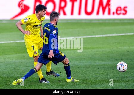 VILLARREAL, SPAGNA - MARZO 21: Gerard Balaguer - di Villarreal CF, Jos Mari di C‡diz CF durante la Liga match tra Villarreal FC e Cadiz FC a. Foto Stock