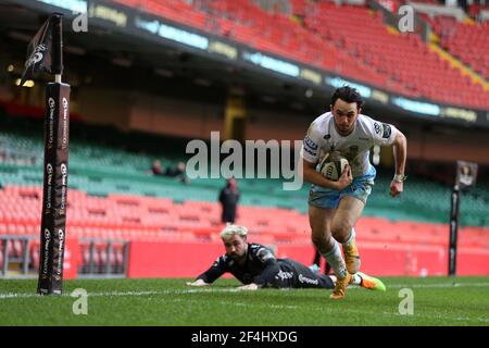 Cardiff, Regno Unito. 21 Mar 2021. Rufus McLean di Glasgow Warriors segna la sua seconda prova squadre. Guinness Pro14 Rugby, Dragons contro Glasgow Warriors al Principato di Cardiff domenica 21 marzo 2021. pic di Andrew Orchard/Andrew Orchard sports photography/Alamy Live news Credit: Andrew Orchard sports photography/Alamy Live News Foto Stock