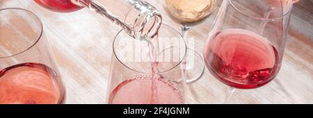 Panorama del vino rosato con vari vini Foto Stock