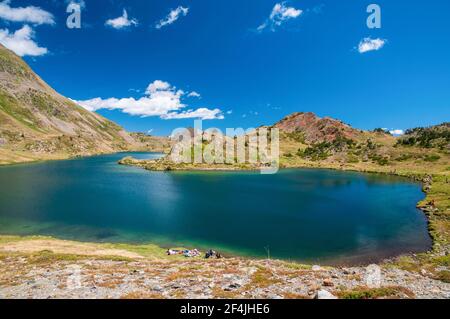 Il lago Sobirans parte dei laghi Bouillouses, un sito naturale nella regione di Capcir, Parco Naturale Regionale dei Pirenei Catalani, Pirenei Orientali (66) Foto Stock