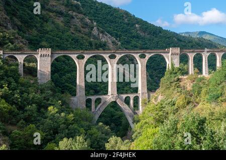 ‘Pont Sejourne’ viadotto, Fontpedrouse, Pyrenees-Orientales (66), Regione Occitanie, Francia Foto Stock