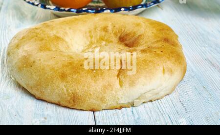 Tandyr nan, di pane piatto in cucina afghana, tagica e uzbeka, e tipo di nana dell'Asia centrale Foto Stock