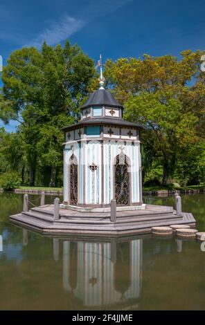 Parco floreale con il padiglione turco di Alexandre Serebriakoff, Apremont-sur-Allier, elencato come uno dei più bei villaggi di Francia, Cher (18 Foto Stock