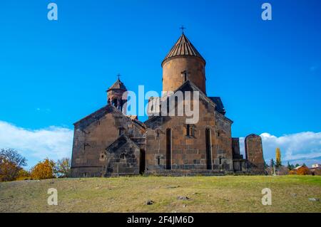 Bellissimo monastero medievale cristiano armeno di Saghmosavank nella provincia di Aragatsotn Di Armenia Foto Stock