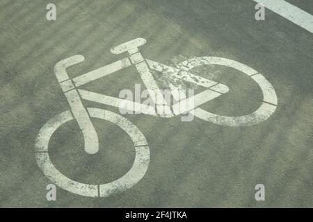 Simbolo per indicare la strada per biciclette su asfalto Foto Stock