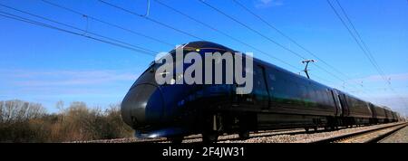 Hull Trains 802302 Azuma, East Coast Main Line Railway; Peterborough, Cambridgeshire, Inghilterra Foto Stock