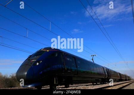 Hull Trains 802302 Azuma, East Coast Main Line Railway; Peterborough, Cambridgeshire, Inghilterra Foto Stock