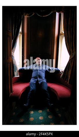 Alexei Sayle nel Russel Hoyel a London.pic David Sandison 26/8/2003 Foto Stock