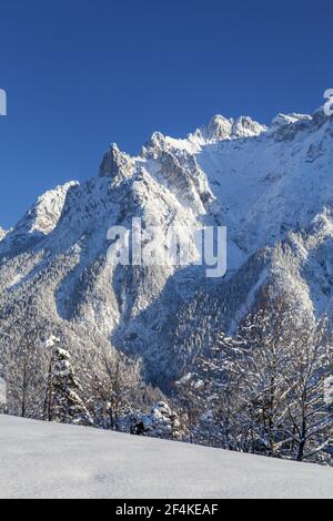 Geografia / viaggio, Germania, Baviera, Mittenwald, paesaggio di verricello di fronte ai Monti Karwendel, mi, diritti aggiuntivi-clearance-Info-non-disponibile Foto Stock